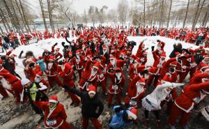 FOTO: AA / Utrka Djeda Mrazova u Moskvi